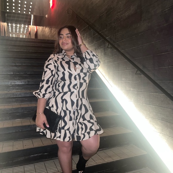 Beige Ruffled Mini Dress 🍦🖤 - Picture 2 of 3